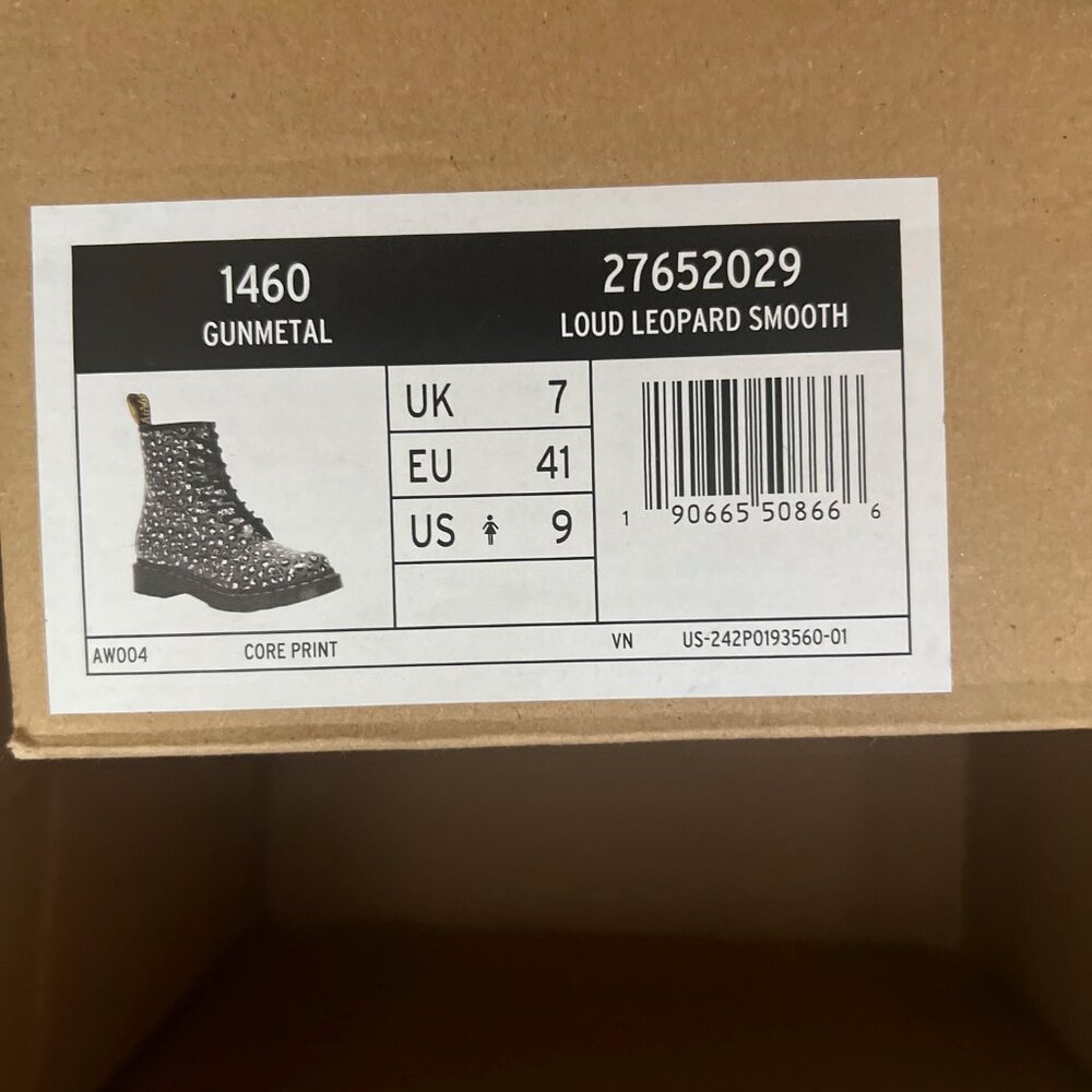 Doc Martens Women's Gun Metal Leopard Print Smooth Leather Lace Up Boots NIB - Picture 6 of 8